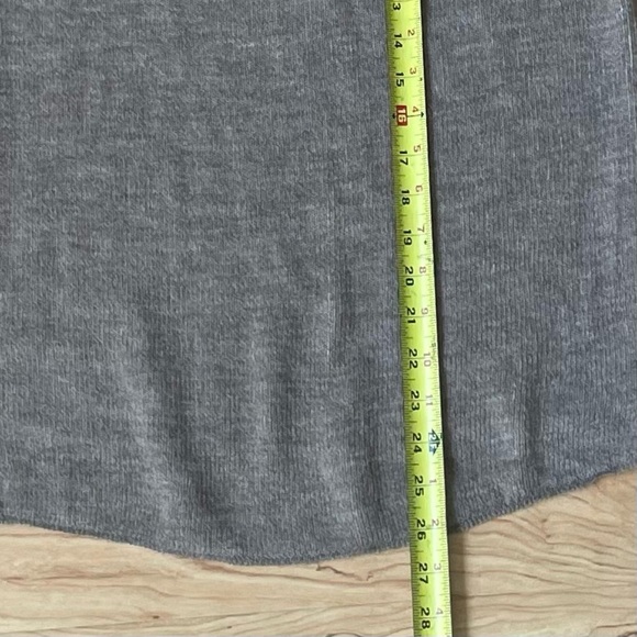 |SOL| Baby Alpaca Hair Long Sleeve Sweater in Woman’s Oversized Medium V-Neck - Picture 6 of 7